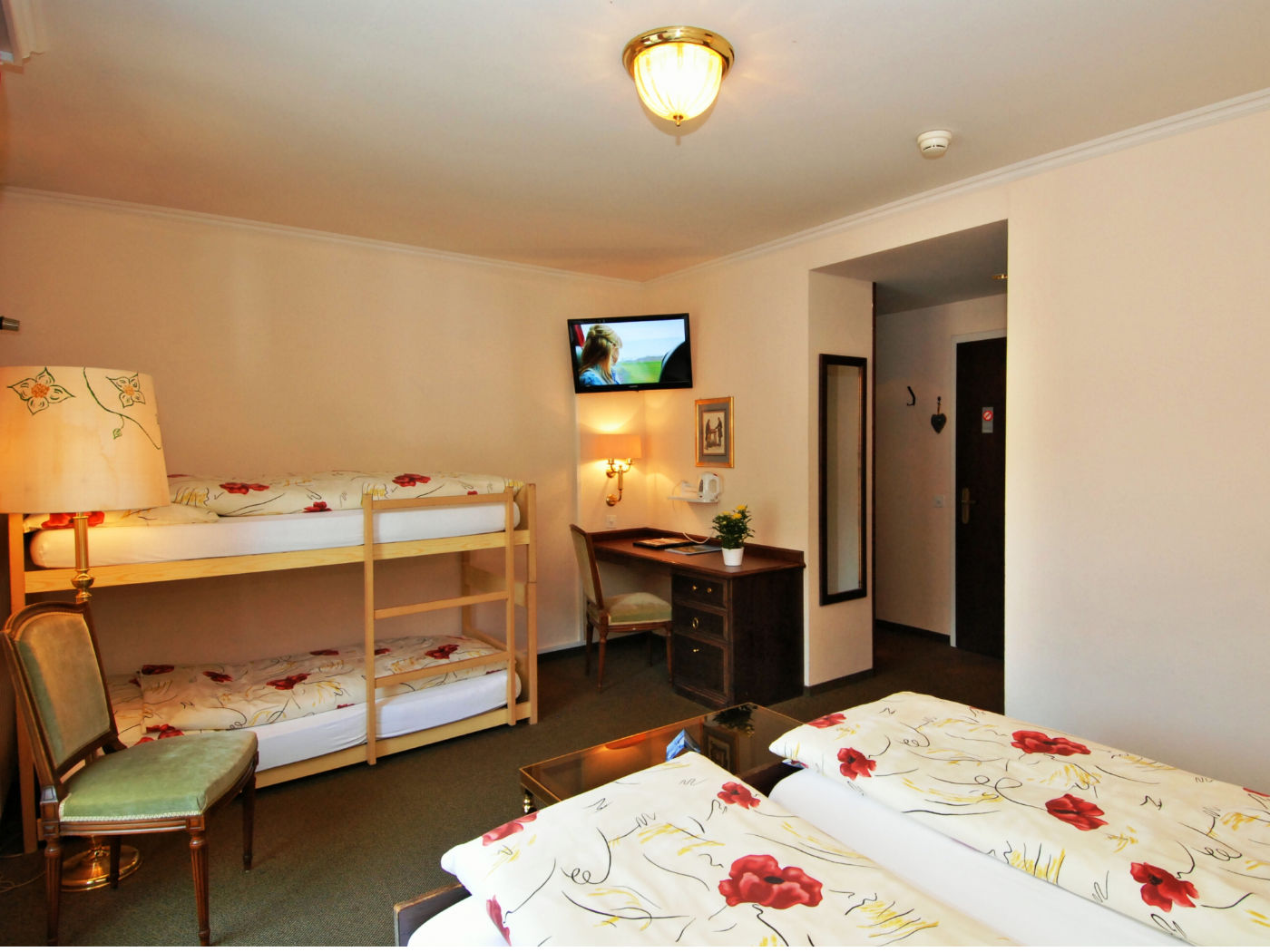 Hotel Edelweiss Енгелберг Стая снимка